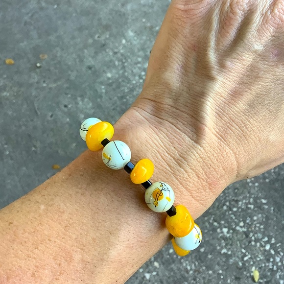 Handmade beaded bracelet - Picture 4 of 6